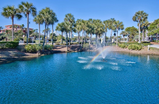Condo Directly Across from the Beach! 2 Adult Bikes! Walk to Dining!