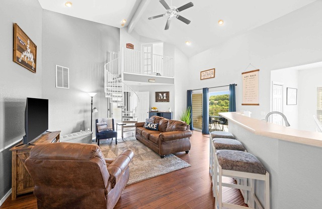 Condo in Lakefront Resort w/ Boat Launch & Pool!