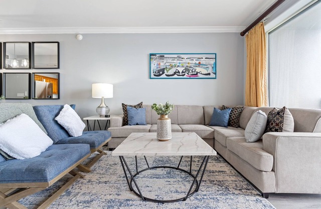 Condo is just 2 miles away from Disney, wonderful Lake view family-sized