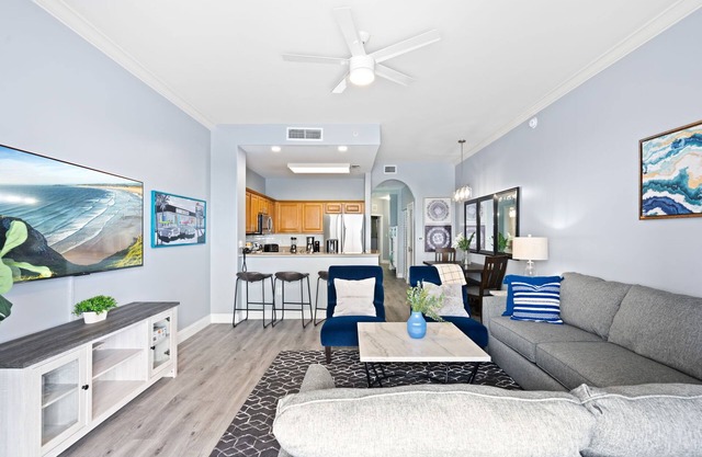Condo is just 2 miles away from Disney, wonderful Lake view family-sized