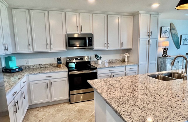 Condo Morning Fairway: 2-Bed, 2-Bath Condo with Spectacular Views and Modern Amenities