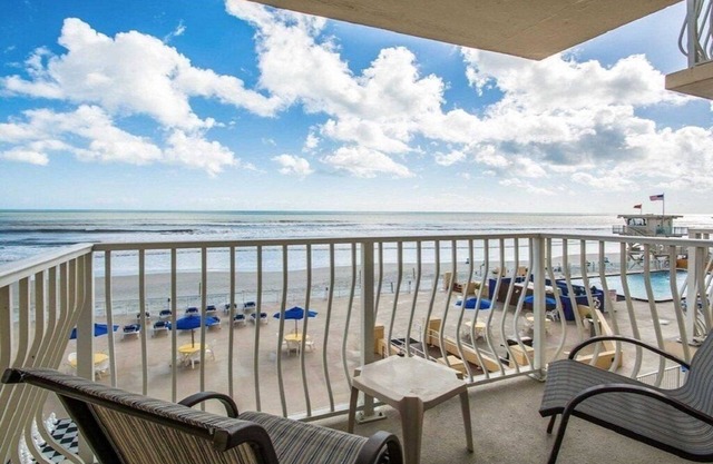 Condo sur la plage avec piscine chauffée