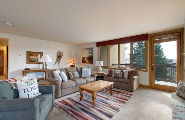 Condo on the slopes w/ hike & bike trails, restaurants, & pools just steps away