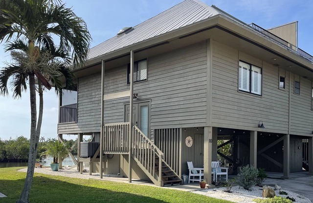 Condo w use of a 10k boat lift. 5min to open water. Tarpon capital 15min away