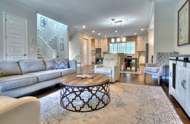 Condo walk to the beach, WiFi, AC, washer/dryer - snowbirds OK