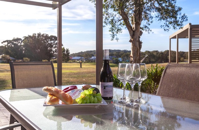 Condo105 @ Horizons Golf Resort - Salamander Bay NSW: FREE Wifi - Netflix - Stan - Apple TV - Golf - Nelson Bay - Beaches - Condo105 @ Horizons Golf Resort - Salamander Bay NSW: FREE Wifi - Netflix - Stan - Apple TV - Golf - Nelson Bay - Beaches