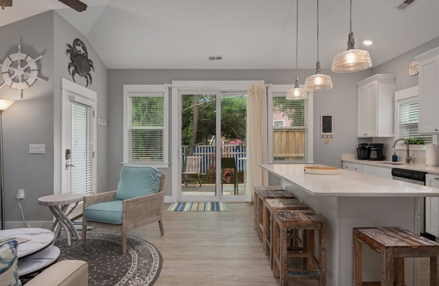 Coral Cove - Condo with Private Hot Tub! Dogs ok! Short walk to beach