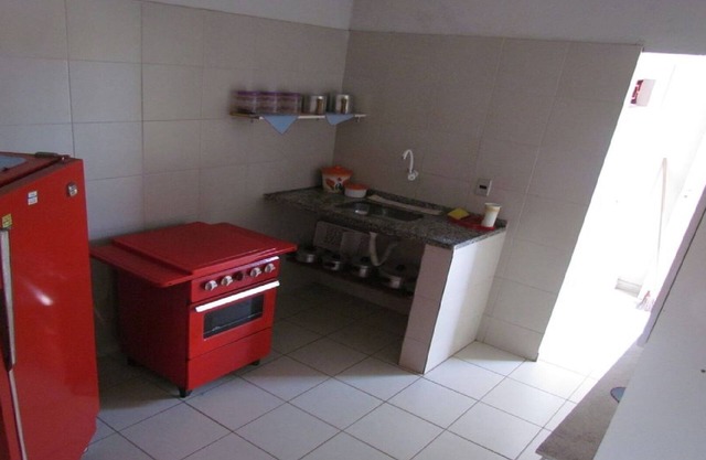 Copropriété de dix chalets et piscine pour les invités. Excellent rapport qualité / prix.