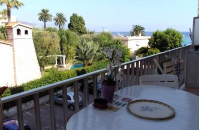 Bel appartement en bord de mer avec piscine