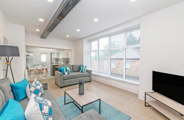 Coniston House, 3 bedrooms with parking, Appleby by Guestz