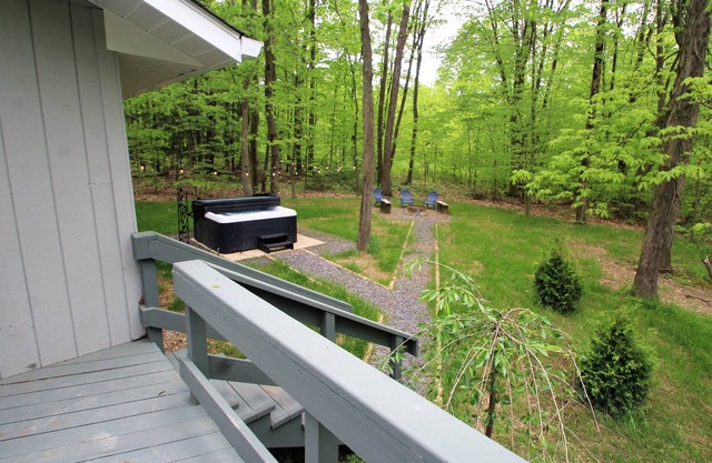 Escapade à Conneaut - avec bain à remous et foyer rustique