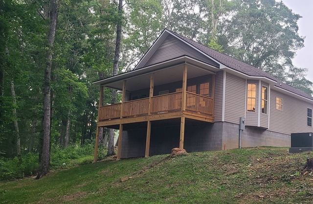 Connie's Cottage on Crooked Creek/Lewis Smith Lake