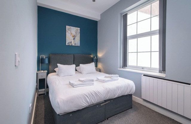 Contemporary 1 bed Apartment open with Parking