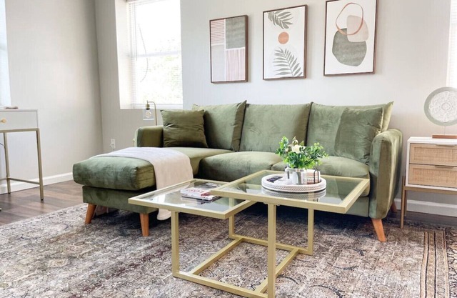 *Contemporary 1 BR by Xavier & Downtown w/ parking