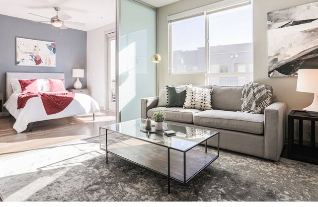 Contemporary 1BR, in unit Washer/Dryer, FREE parking with all amenities!