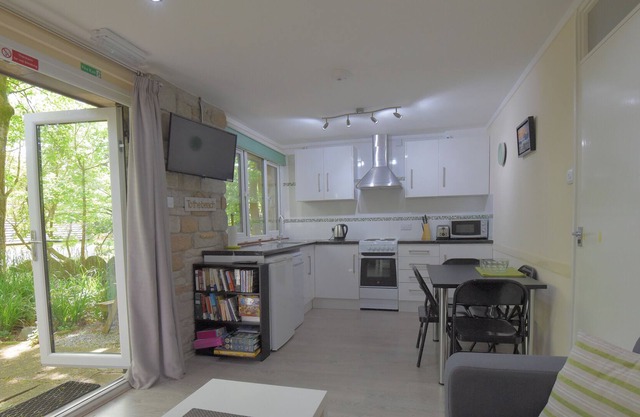 Bungalow contemporain en pierre de granit 2b, St Ives, dans un boisé de 100 acres