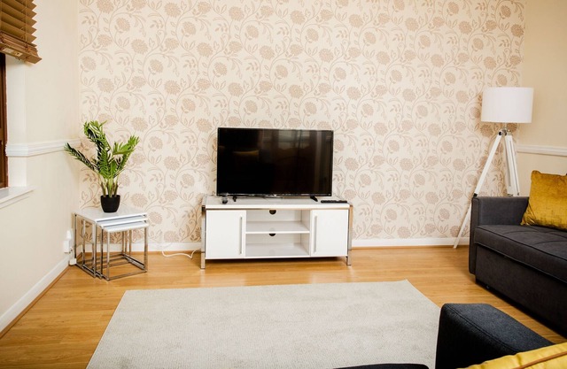 Contemporary 3-Bedroom Apartment in Coatbridge