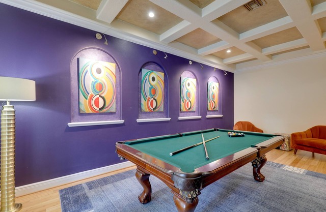 NOUVEAU! Maison Brandon contemporaine avec piscine et salle de jeux