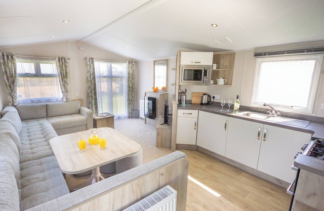 2 bedroom accommodation in Rookley Village