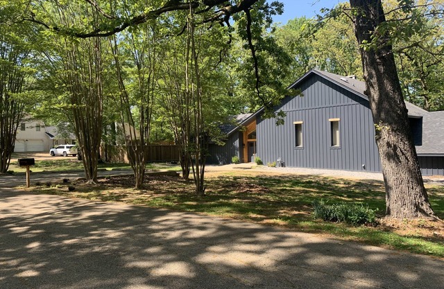 Contemporary Charm near Elvis Presley’s Birthplace