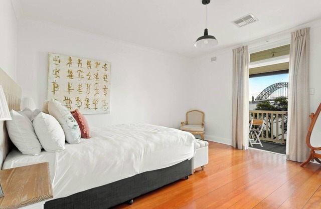 Contemporary Charm with Spectacular Harbour Views