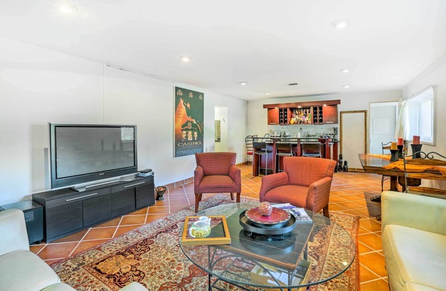 Contemporain Cincinnati Apt w / WiFi minutes à Kenwood