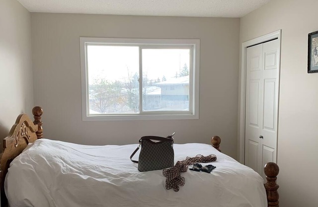 Contemporary Classic 3 BR Welcomes You