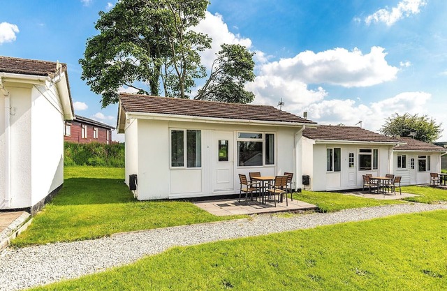 Contemporary cottage with one double and one with bunks.