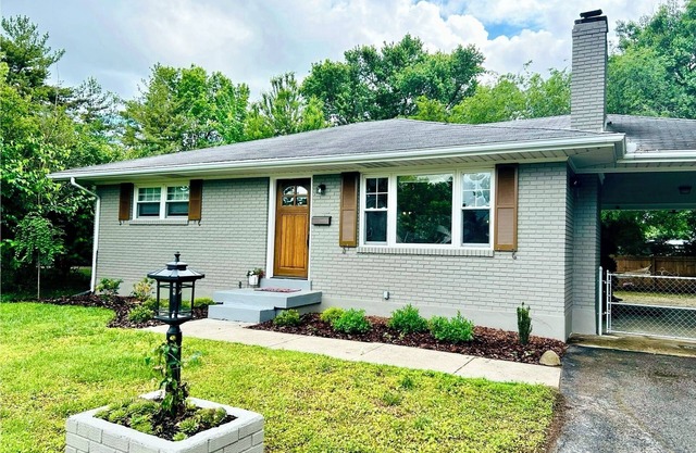 Contemporary Derby Rental w/ Private Driveway 15 Min to the Track. Pets Welcome!