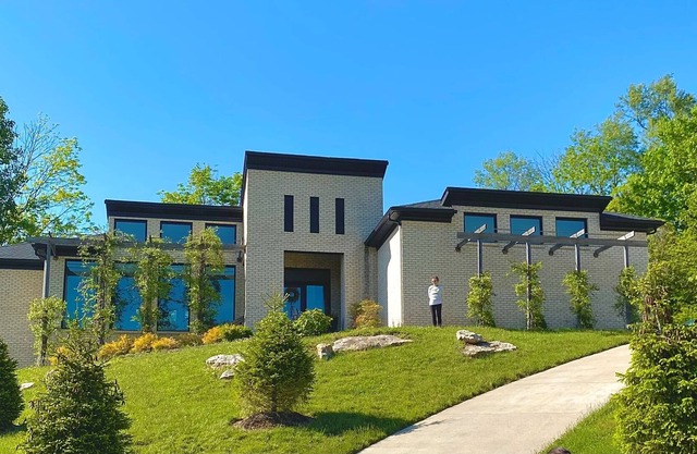 CONTEMPORARY DERBY RETREAT WITH THREE PRIMARY SUITES!!