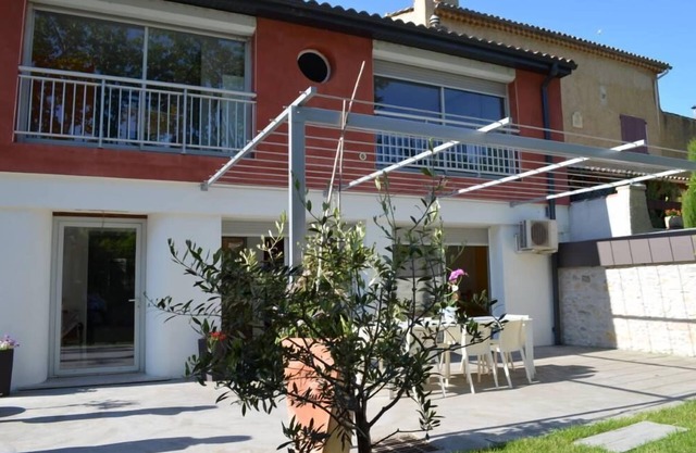 MAISON CONTEMPORAINE AU COEUR DE LA PROVENCE/PISCINE