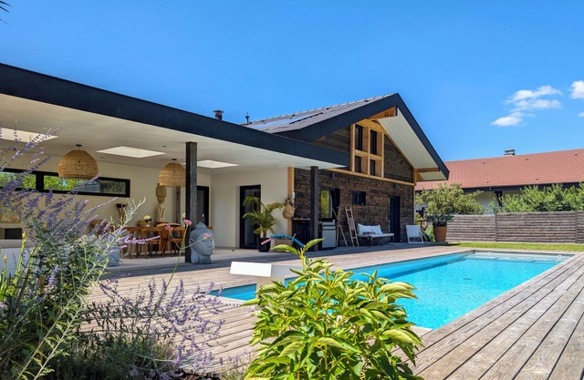 Contemporary villa with pool, panoramic lake & mountain views, AC