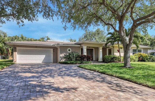 Maison Contemporaine à Belleair Bluffs, dans le quartier chic