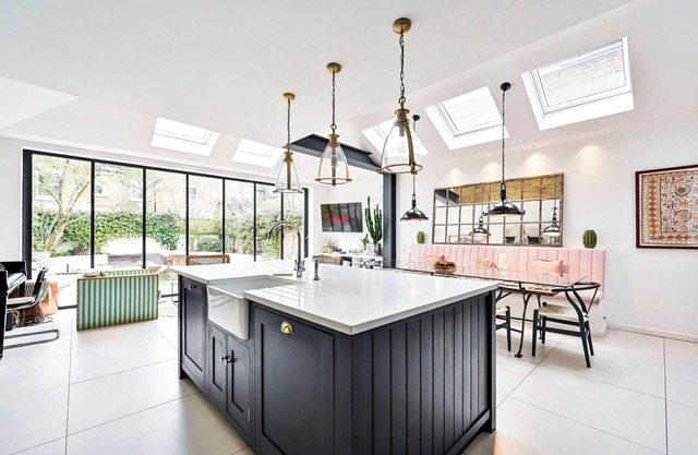 Contemporary Home in Shepherds Bush with Private Garden