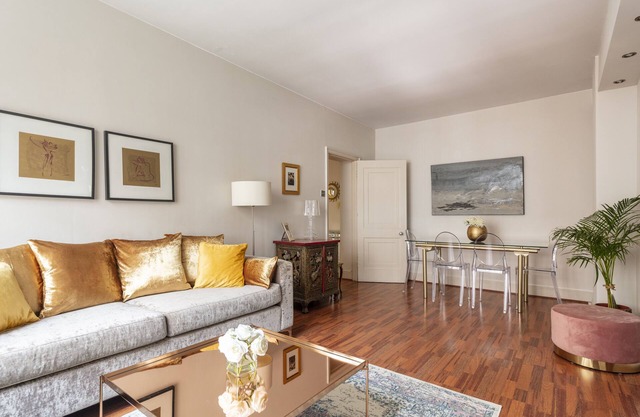 Contemporary living 50 metres away from Hyde Park I