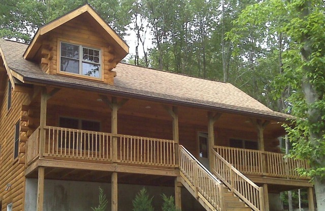 Cabane logistique contemporaine: * 2 blocs * du lac Wallenpaupack, situé dans WLE