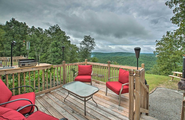 Contemporary Mountaintop Cabin: 6 Mi to Nat’l Park