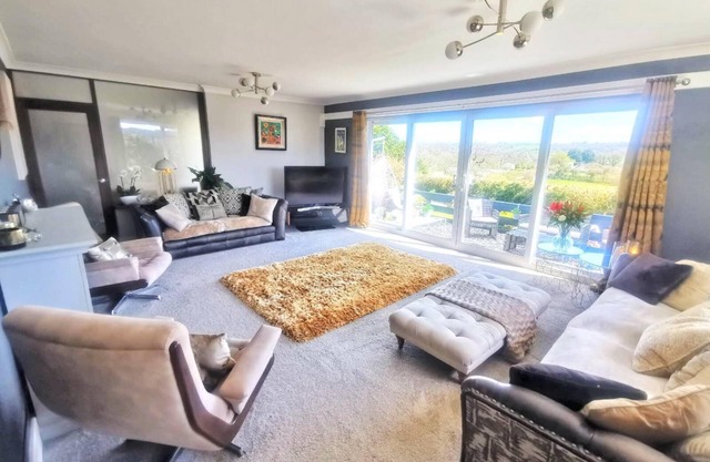 Contemporary retreat with fantastic views, hot tub and large garden
