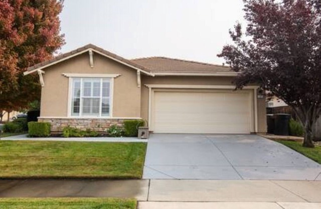 Maison contemporaine avec piscine à Roseville Sacramento