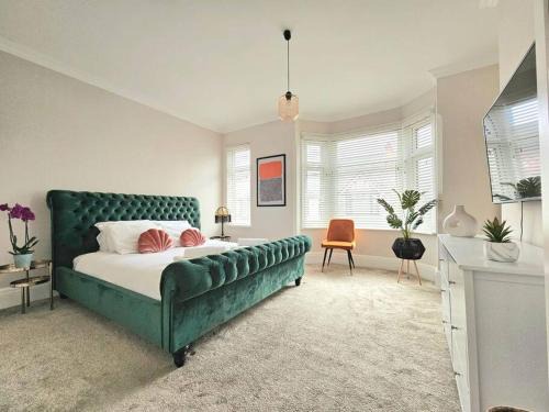 Contemporary Spacious 3BR House close to City Centre