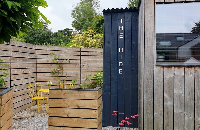 Contemporary studio, free parking and wifi