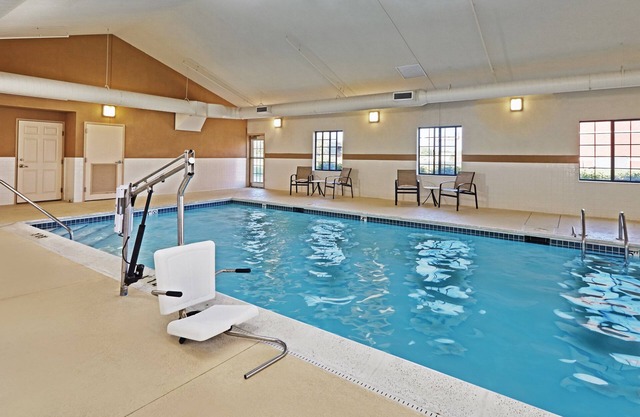 Suite contemporaine dans le quartier des affaires "The Glen" | Centre de fitness 24 heures + piscine intérieure + cuisine
