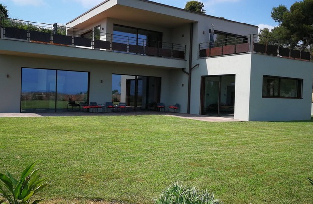 CONTEMPORARY VILLA 350 m2 SEA VIEW SWIMMING POOL