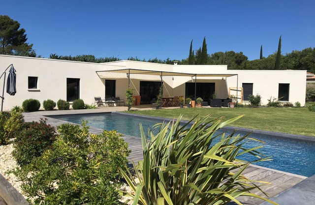 Villa contemporaine avec piscine au calme sur 4000m2 paysager