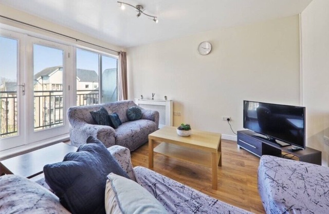 Contractor Home Away From Home, 2 Bed, 1 Parking, WiFi & Balcony