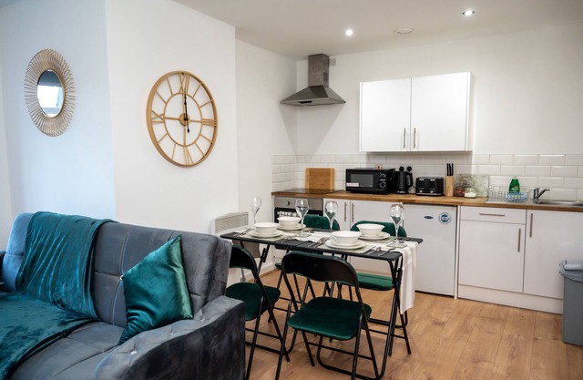 Budget-Appartement-Salle de bain privée séparée-Vue sur Rue-free street parking