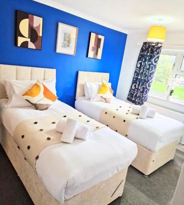 Contractors 1 Bed Central Serviced Accommodation with Balcony in Stevenage Free WIFI by White Orchid Property Relocation Welcome Contractors Business Travellers Families