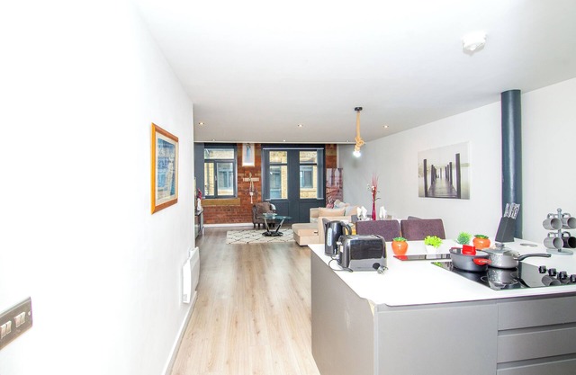 Contractors and Family-Friendly Apartment| Fast Wi-Fi and Free Parking