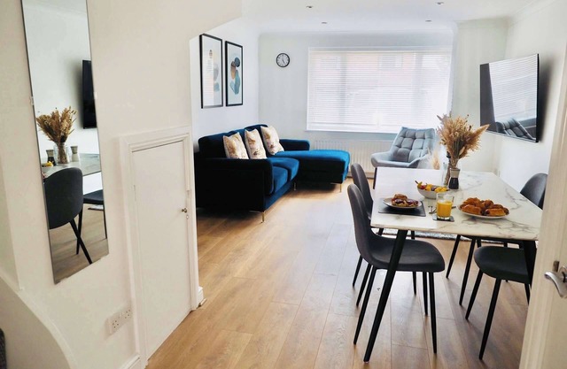 Convenient 2 Bedroom Home with Parking in Taunton