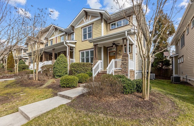 Convenient 3-BR Townhouse in SW Durham